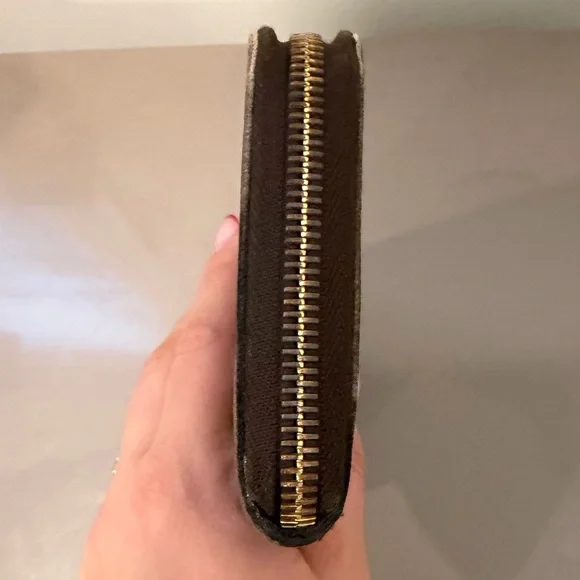 Louis Vuitton Damier zipper around wallet